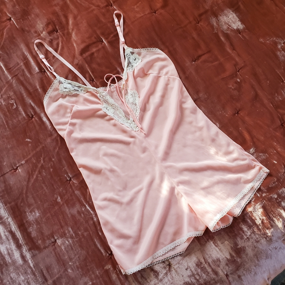 Pink w white lace vintage lingerie sleep romper - Picture 6 of 16